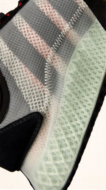 A cover of "close up" cluster. The owner is mael.ms. The cluster consists of 12 elements.