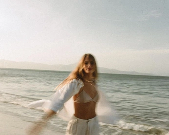 A cover of "Playa" cluster. The owner is joansinh. The cluster consists of 2 elements.