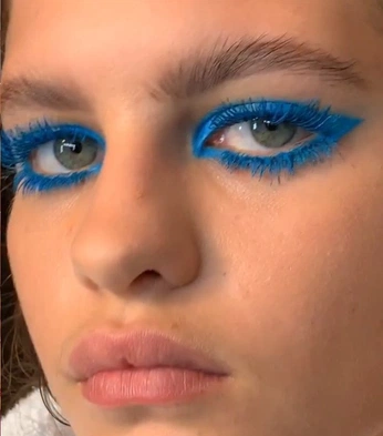 A cover of "Painting the Eyes" cluster. The owner is phoneafriend. The cluster consists of 46 elements.