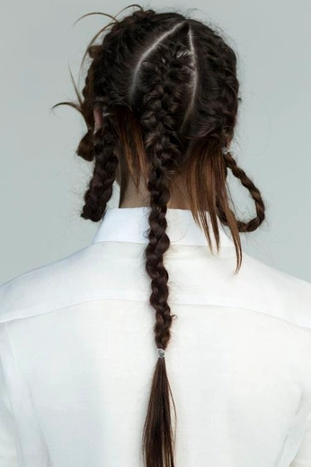 A cover of "BEAUTY" cluster. The owner is po.line. The cluster consists of 4 elements.