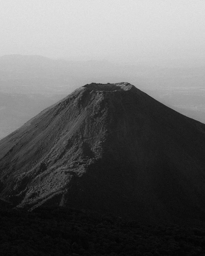 An Instagram carousel post added by biancadjardins on Aug 10, 2023. The author is @kamvachon.