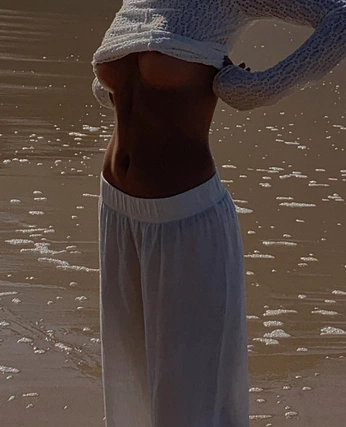 A cover of "Exposure" cluster. The owner is galleryerotica. The cluster consists of 39 elements.