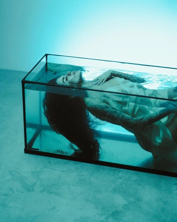 A cover of "Prompts" cluster. The owner is mariepieper. The cluster consists of 2 elements.