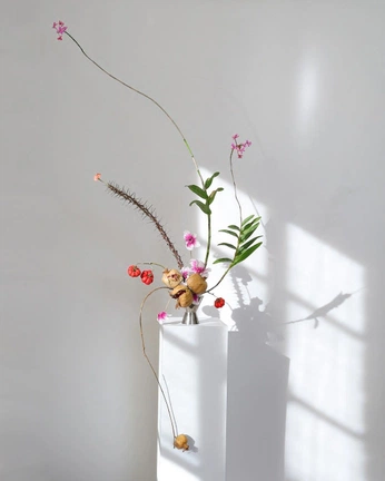 A cover of "Floral Arrangements" cluster. The owner is fifthline. The cluster consists of 6 elements.