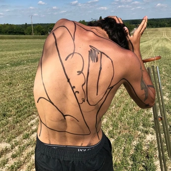 A cover of "Ink on body" cluster. The owner is loutae. The cluster consists of 1 element.