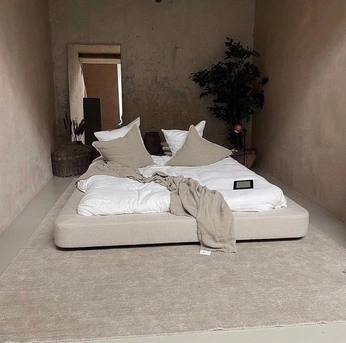 A cover of "Chambre" cluster. The owner is anamaia. The cluster consists of 8 elements.