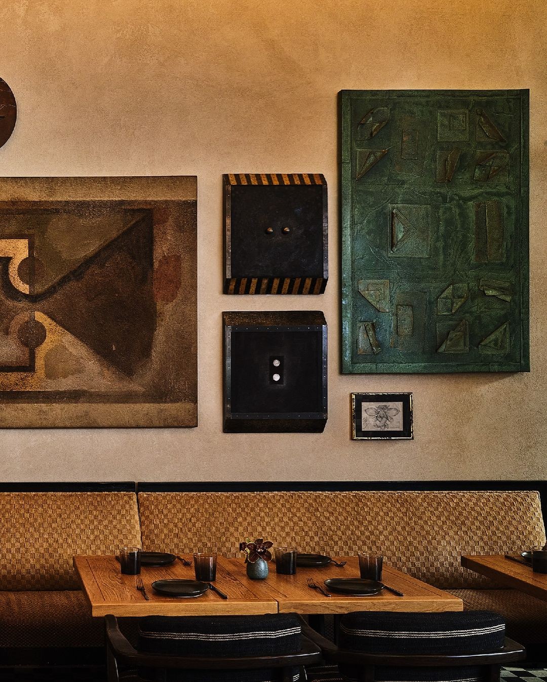 An Instagram  post added on Nov 14, 2024. The author is @kellywearstler. May present: modern art, art.