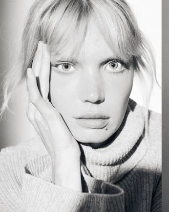 A cover of "Anna October 25" cluster. The owner is matterandmorph. The cluster consists of 1 element.