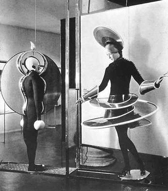 A cover of "bauhaus" cluster. The owner is wolotov. The cluster consists of 3 elements.