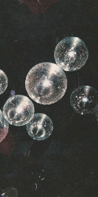 A cover of "partygirl" cluster. The owner is littleb3ar. The cluster consists of 5 elements.