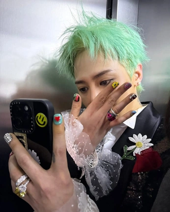 A cover of "biases" cluster. The owner is emojackolantern. The cluster consists of 113 elements.