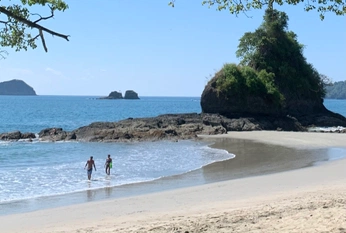 A cover of "people" cluster. The owner is roslynn. The cluster consists of 6 elements.