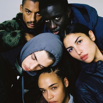 A cover of "humans" cluster. The owner is lunanorte. The cluster consists of 28 elements.