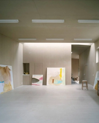 A cover of "art studio" cluster. The owner is cloudiejobi. The cluster consists of 1 element.