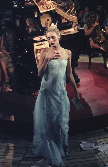 A cover of "archival runway" cluster. The owner is ariellenewton. The cluster consists of 161 elements.