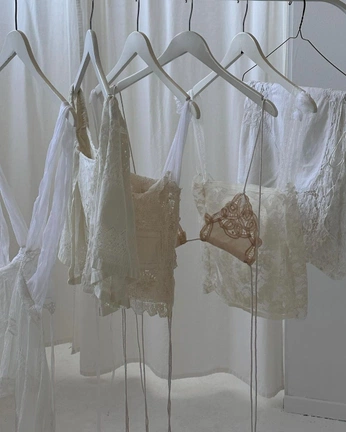 A cover of "Femmm" cluster. The owner is ombeline. The cluster consists of 28 elements.