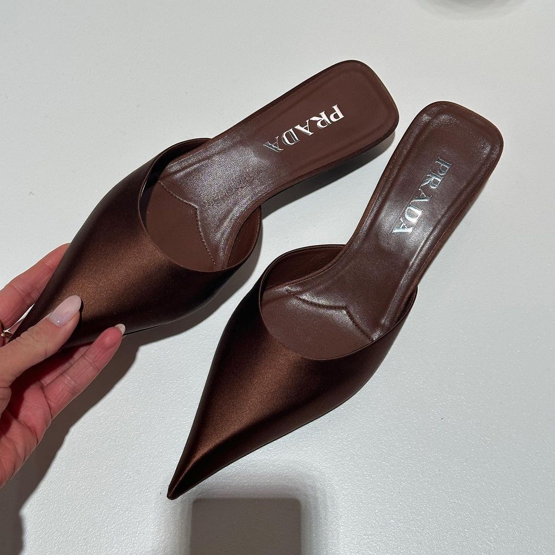 An Instagram carousel post added by colindancel on Feb 16, 2024. The author is @georgie_threads.