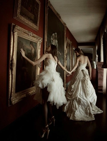 A cover of "Ancient red" cluster. The owner is caamlle. The cluster consists of 5 elements.