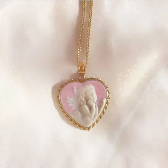 A cover of "Pose" cluster. The owner is sebasstia. The cluster consists of 21 elements.