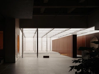 A cover of "045_EXTERIOR DETAIL" cluster. The owner is orlandoorduna. The cluster consists of 1 element.