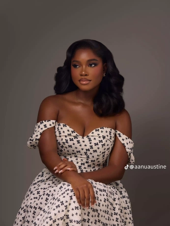 A cover of "Uzoma" cluster. The owner is eoshilagun. The cluster consists of 14 elements.