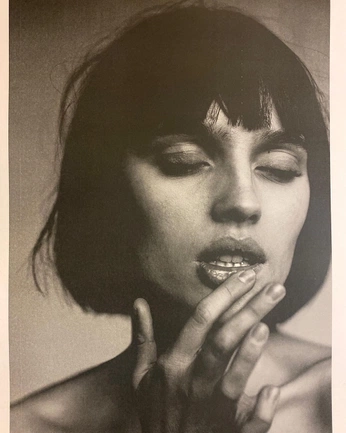 A cover of "Portraits" cluster. The owner is anuthida. The cluster consists of 1 element.