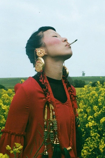 A cover of "SMOKE SIGNALS" cluster. The owner is jojoschuetze. The cluster consists of 13 elements.