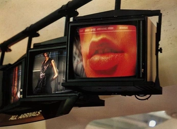 A cover of "dark and red" cluster. The owner is fsude. The cluster consists of 9 elements.