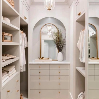 A cover of "Dressing room" cluster. The owner is bethanyjanej. The cluster consists of 7 elements.