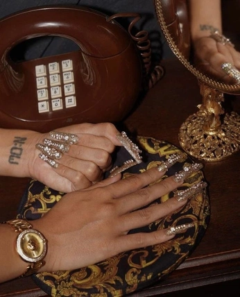 A cover of "vibes" cluster. The owner is st.ella. The cluster consists of 26 elements.