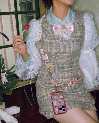 A cover of "Fem Fashion" cluster. The owner is devilknife. The cluster consists of 4 elements.