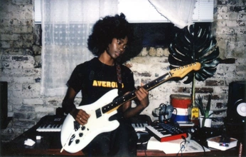 A cover of "Outfitsss" cluster. The owner is motherapple. The cluster consists of 1 element.