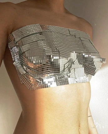 A cover of "CARNIVAL" cluster. The owner is rlais. The cluster consists of 2 elements.