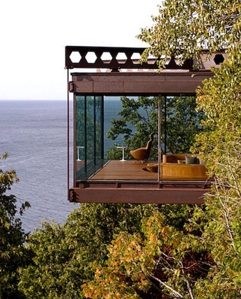 A cover of "Exteriors" cluster. The owner is isisrayne. The cluster consists of 3 elements.