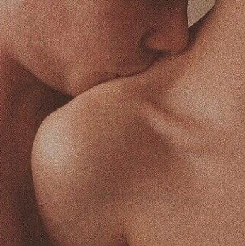 A cover of "bi panic" cluster. The owner is ztl. The cluster description is "basically, the naked human body". The cluster consists of 426 elements.