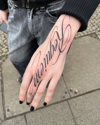 A cover of "tatts" cluster. The owner is pepesilva. The cluster consists of 22 elements.