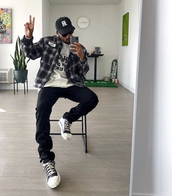 A cover of "Fashion Inspo" cluster. The owner is maniesco. The cluster consists of 16 elements.