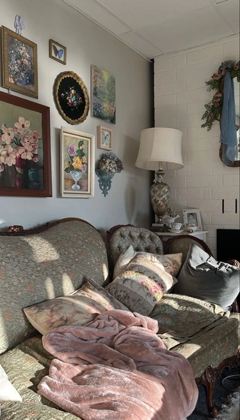 A cover of "Apartment" cluster. The owner is willbrady. The cluster consists of 19 elements.