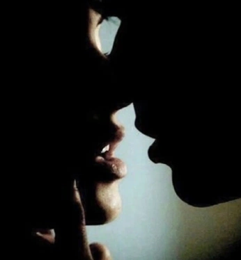 A cover of "human anatomy" cluster. The owner is diffdaysameshit. The cluster description is "its basically kisses". The cluster consists of 22 elements.