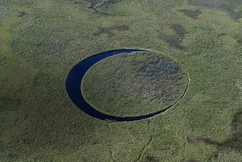 A cover of "portals" cluster. The owner is thespace. The cluster consists of 17 elements.