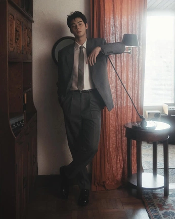 A cover of "pose refs" cluster. The owner is totallynotabby. The cluster consists of 3 elements.