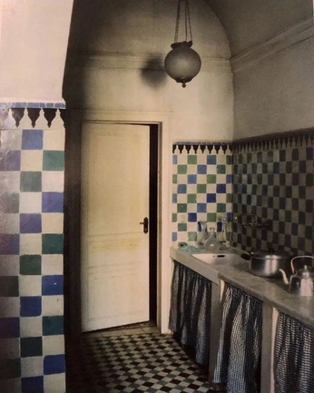 A cover of "Design: interior" cluster. The owner is xisca. The cluster consists of 19 elements.