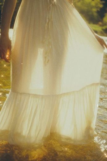 A cover of "SOFT LIFESTYLE ☀️ 🎞️" cluster. The owner is noahgabrielphoto. The cluster consists of 42 elements.