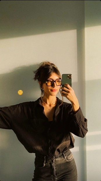 A cover of "Vibe" cluster. The owner is mayakumar. The cluster consists of 1 element.