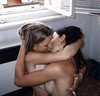 A cover of "Documentary" cluster. The owner is asiadorsey. The cluster consists of 5 elements.