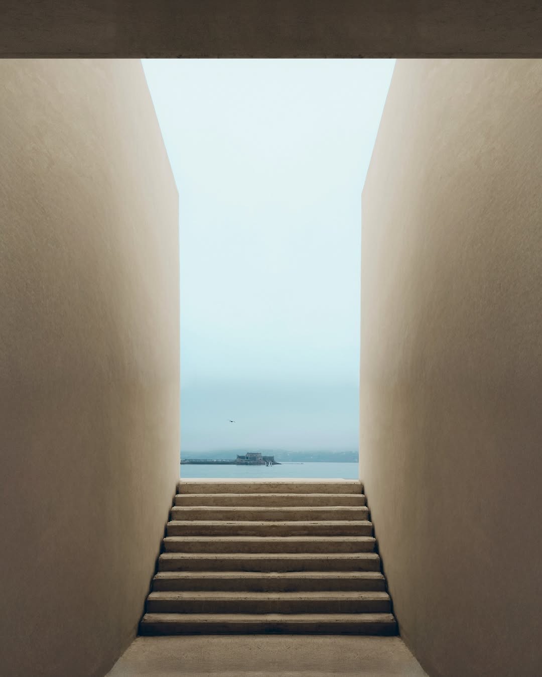 Monumento a los Héroes del Orzán in A Coruña, Spain, photographed by Andrés Gallardo.