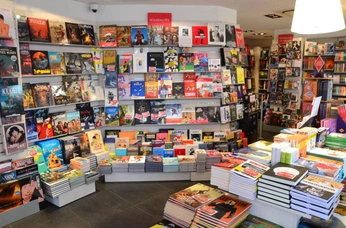 A cover of "MOCKUP CAFE DE LA POSTE" cluster. The owner is pinkwhale. The cluster consists of 2 elements.