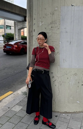 A cover of "outfits" cluster. The owner is dancing.scribble. The cluster consists of 1 element.