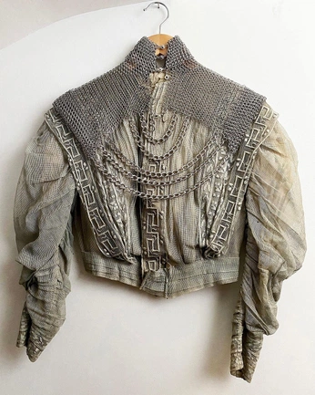 A cover of "balladier" cluster. The owner is briarthorn. The cluster consists of 21 elements.