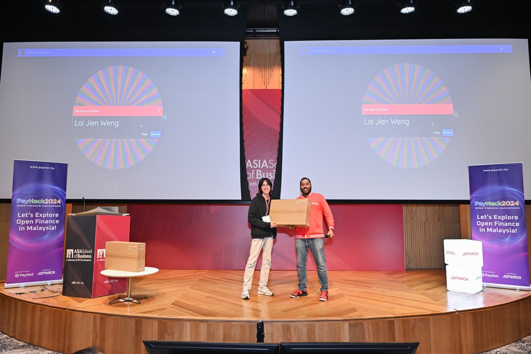 A silver lining - winning a Samsung monitor in the lucky draw!